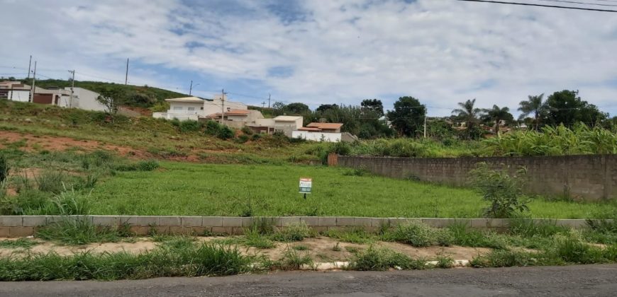 TERRENO – Av Valdomiro Cecílio Ribeiro (PLANALTO)