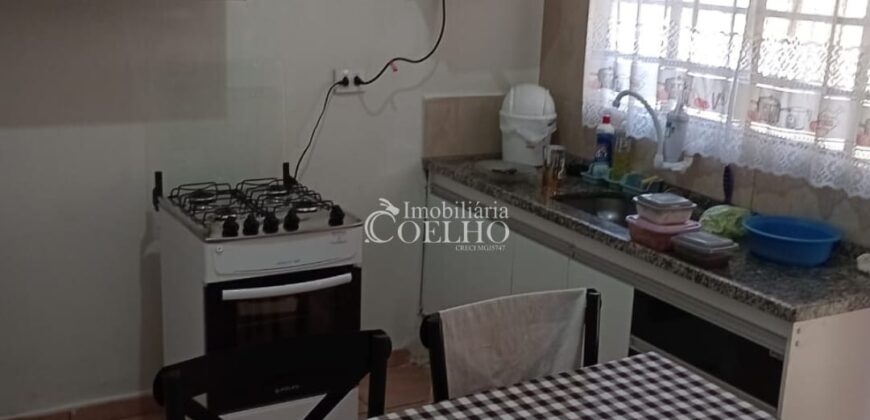 VENDE-SE – CASA PRÓXIMA AO SUPERMERCADO ABC