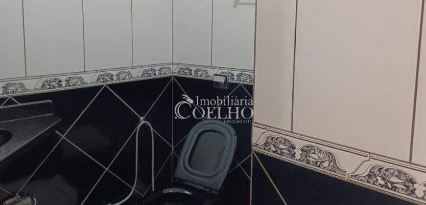 VENDE-SE CASA- CENTRO DE GUAXUPÉ, PROXÍMO A PRAÇA DOS ESTUDANTES