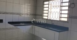 VENDE-SE CASA- CENTRO DE GUAXUPÉ, PROXÍMO A PRAÇA DOS ESTUDANTES