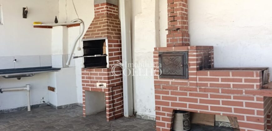 VENDE-SE CASA- CENTRO DE GUAXUPÉ, PROXÍMO A PRAÇA DOS ESTUDANTES