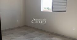 ALUGA-SE CASA OURO VERDE