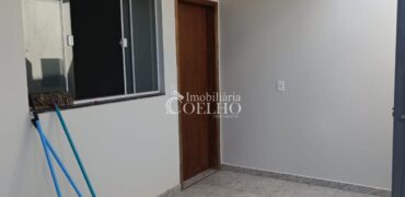 ALUGA-SE CASA OURO VERDE