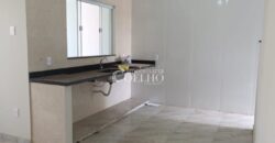 ALUGA-SE CASA OURO VERDE