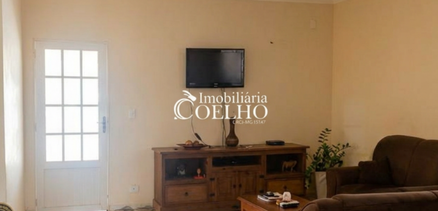 CASA À VENDA-NOVA FLORESTA