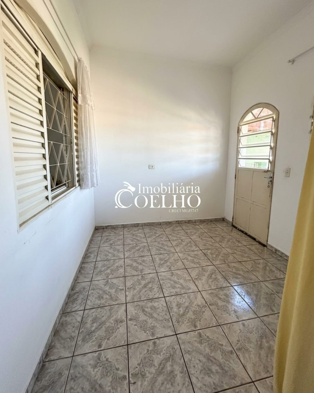 CASA À VENDA-VILA MAGALHÃES