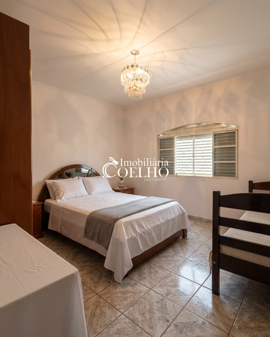 CASA À VENDA-VILA MAGALHÃES