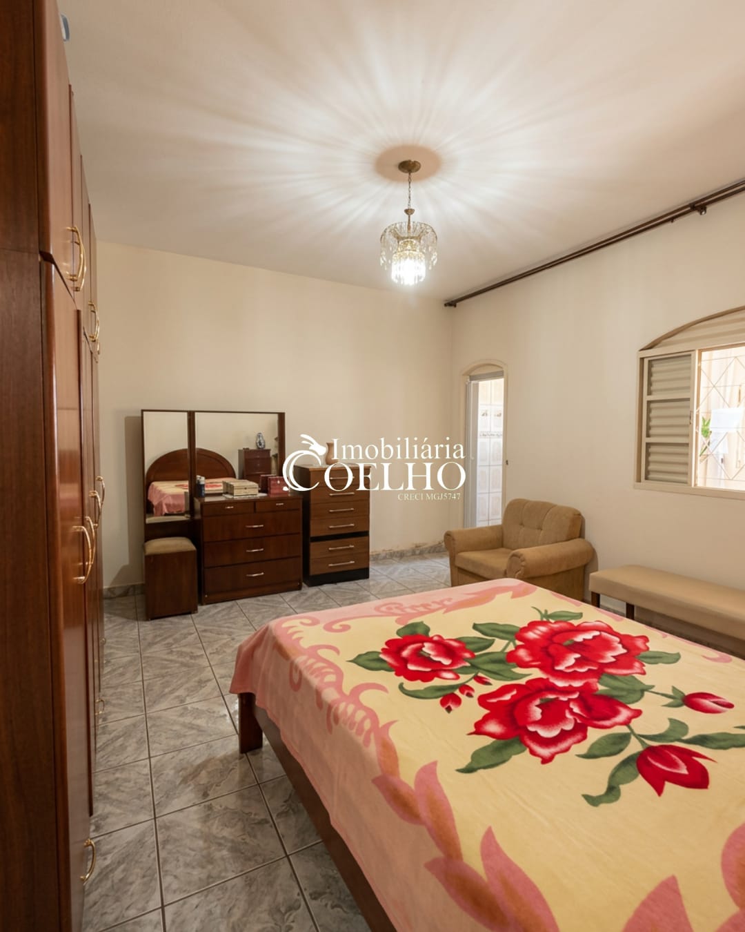 CASA À VENDA-VILA MAGALHÃES