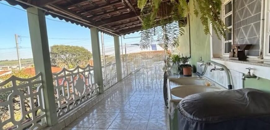 CASA À VENDA-VILA MAGALHÃES