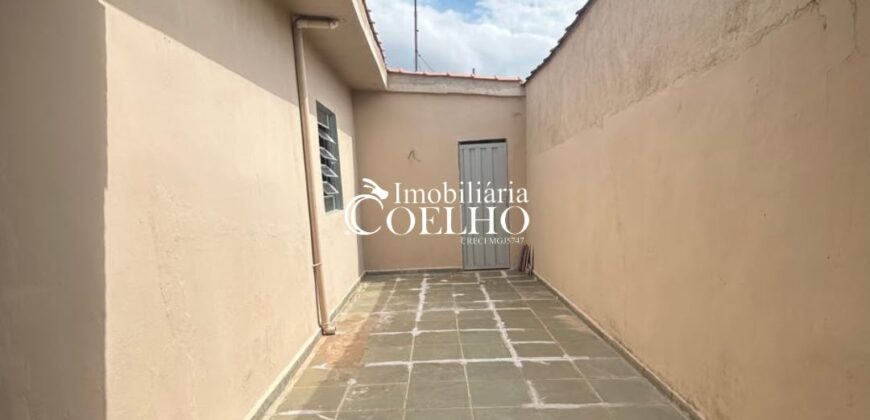 CASA À VENDA – PARQUE DOS MUNICÍPIOS 01
